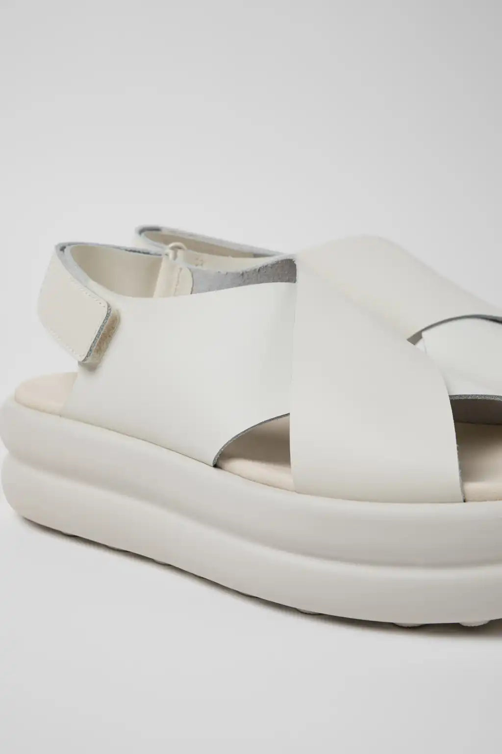 Pelotas Flota Up Black Leather Sandals for Women.