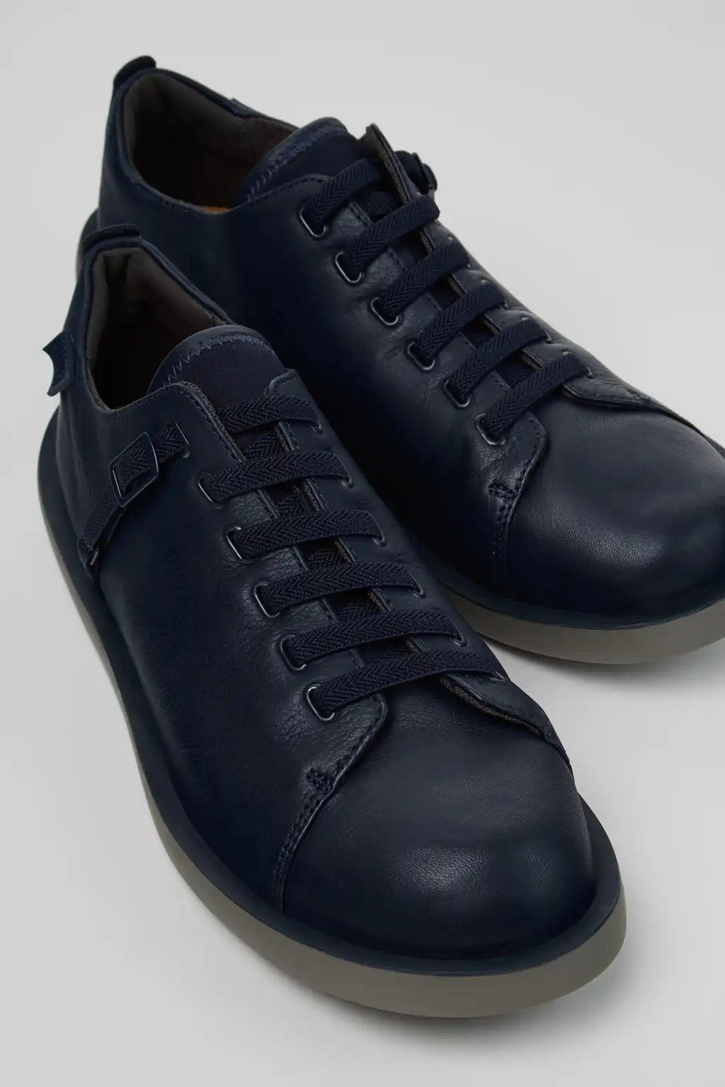 Wagon Black Leather and Textile Shoes for Men.