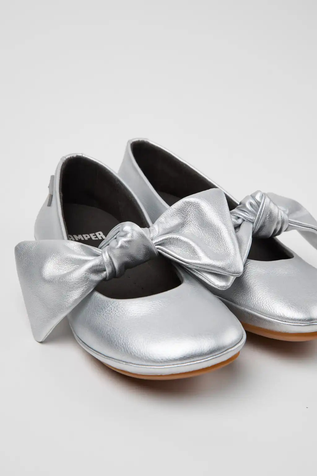 Right Yellow Leather Ballerinas for Children.