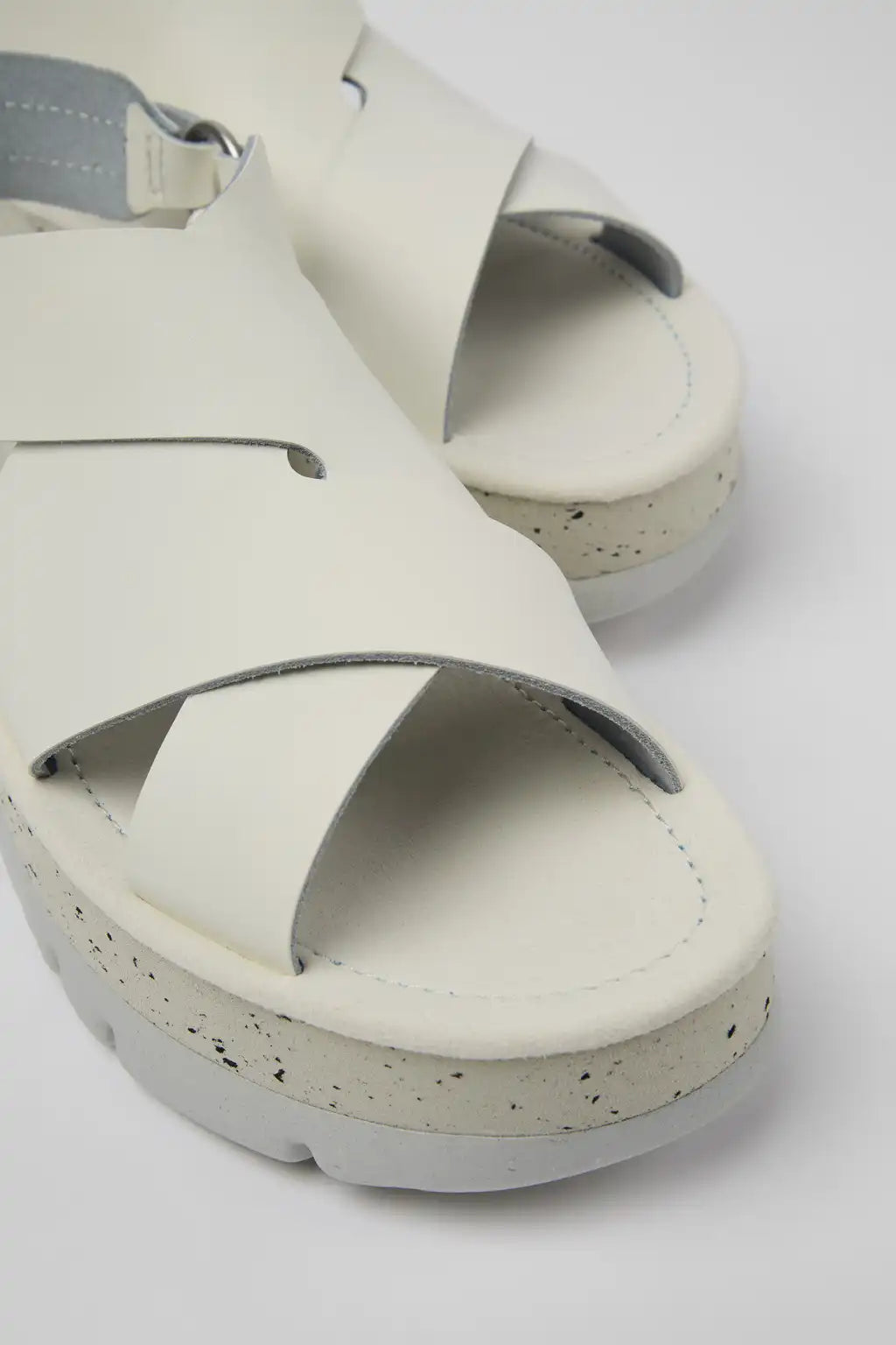Oruga Up Black leather sandals for women