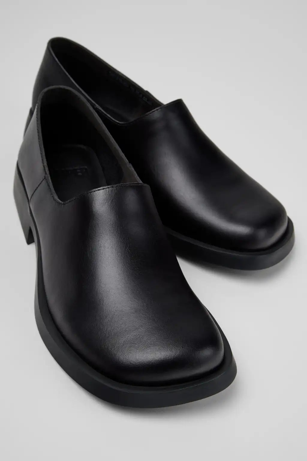 Donna Black Leather Moccasins for Women.