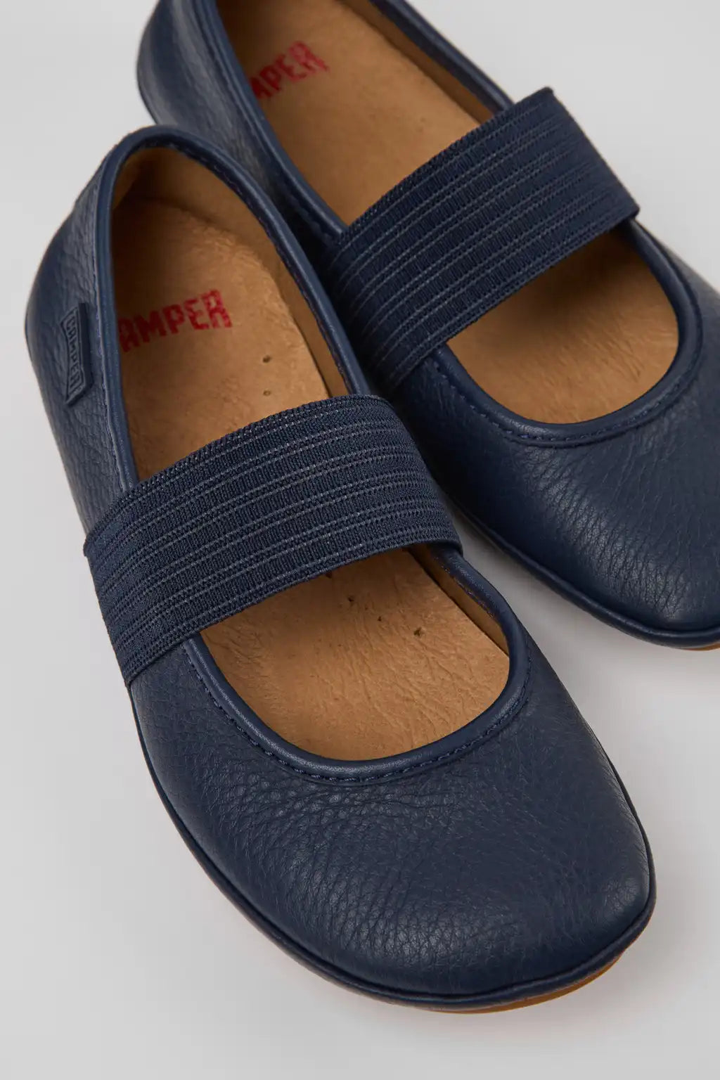 RIGHT Black Leather Ballerinas for Children.