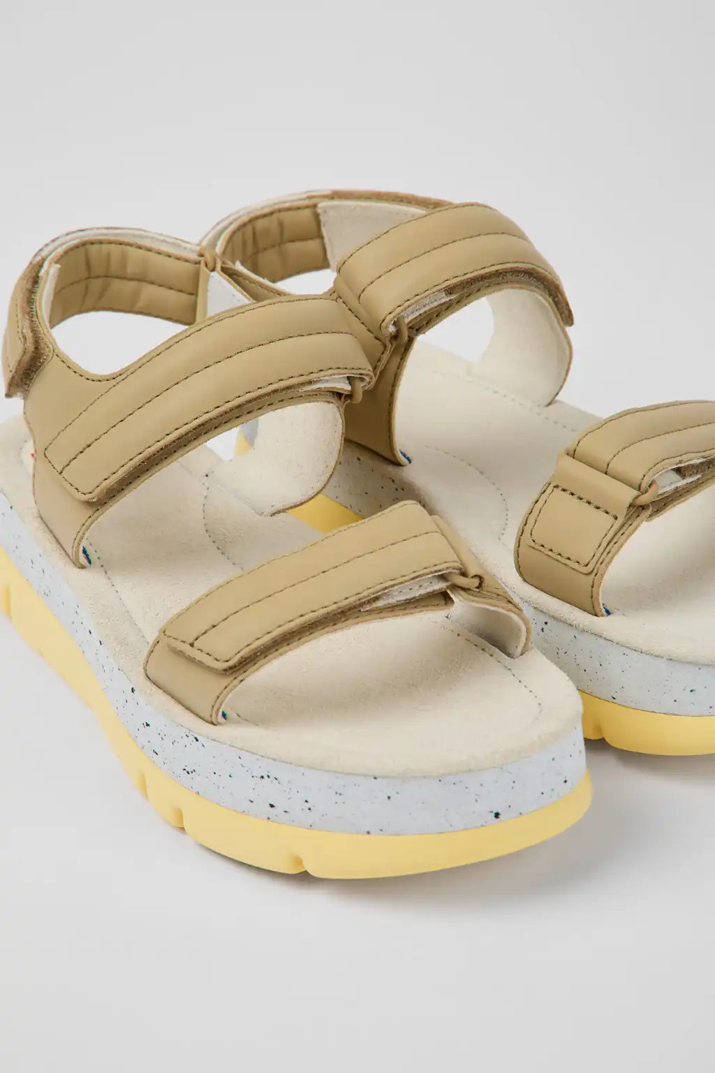 Oruga Up Beige leather sandals for women