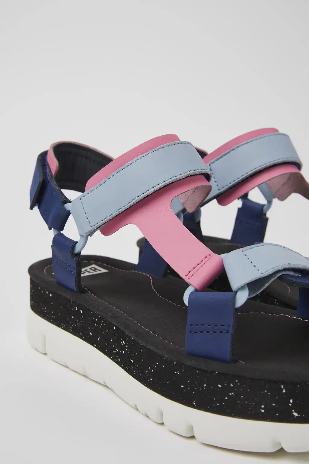 Oruga Up Black Leather Sandals for Women.