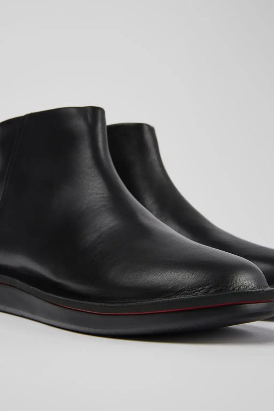 Formiga Black Leather Ankle Boots for Women.