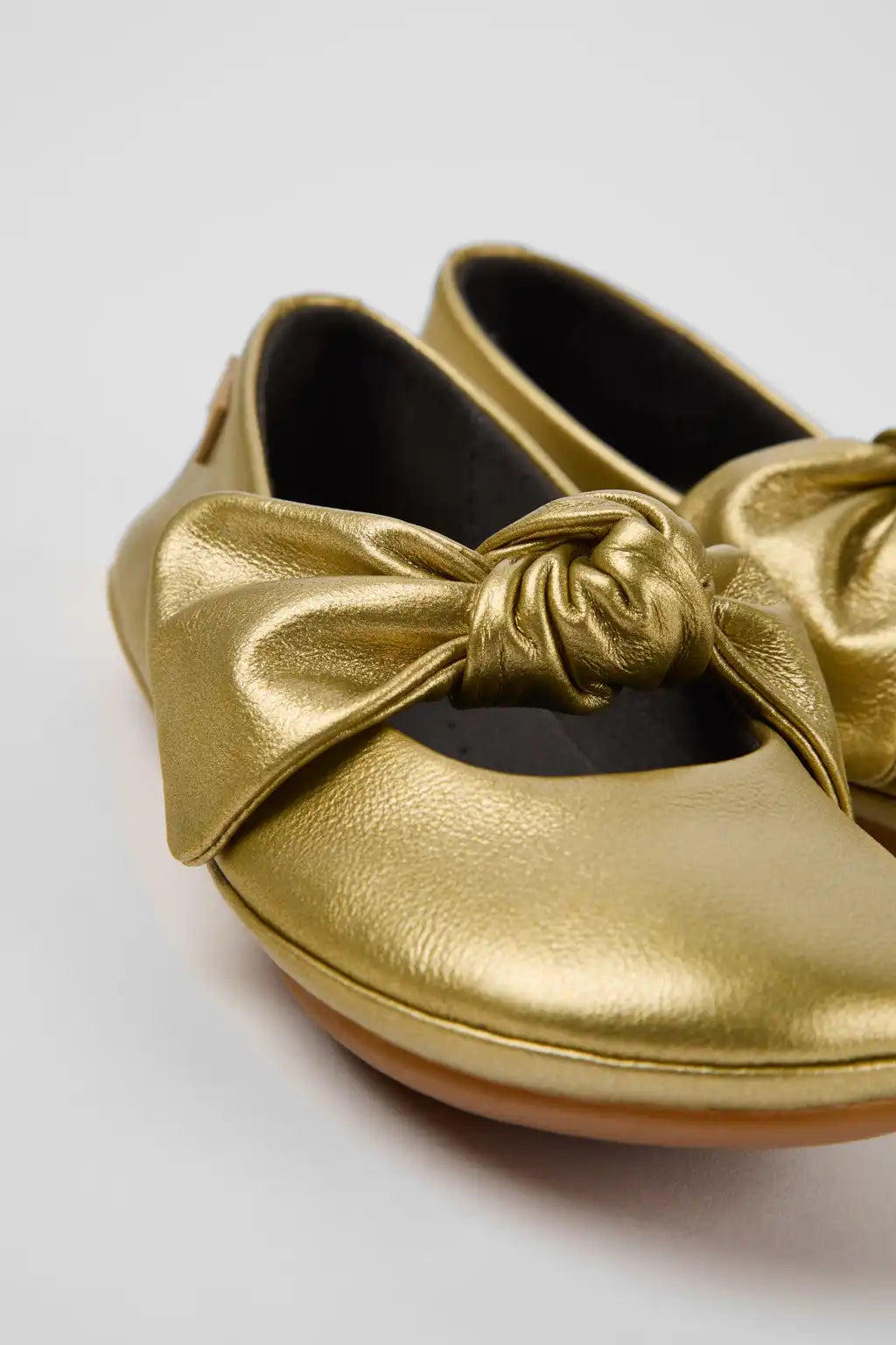 Right Yellow Leather Ballerinas for Children.