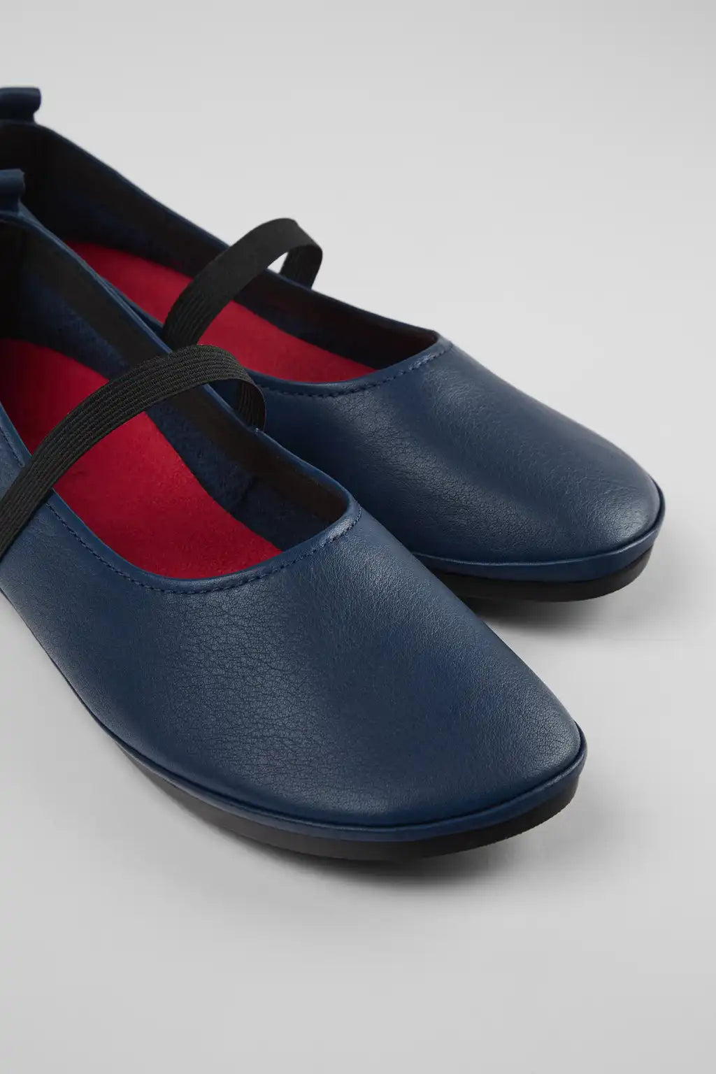 Right Nina Black Leather Ballerinas for Women.