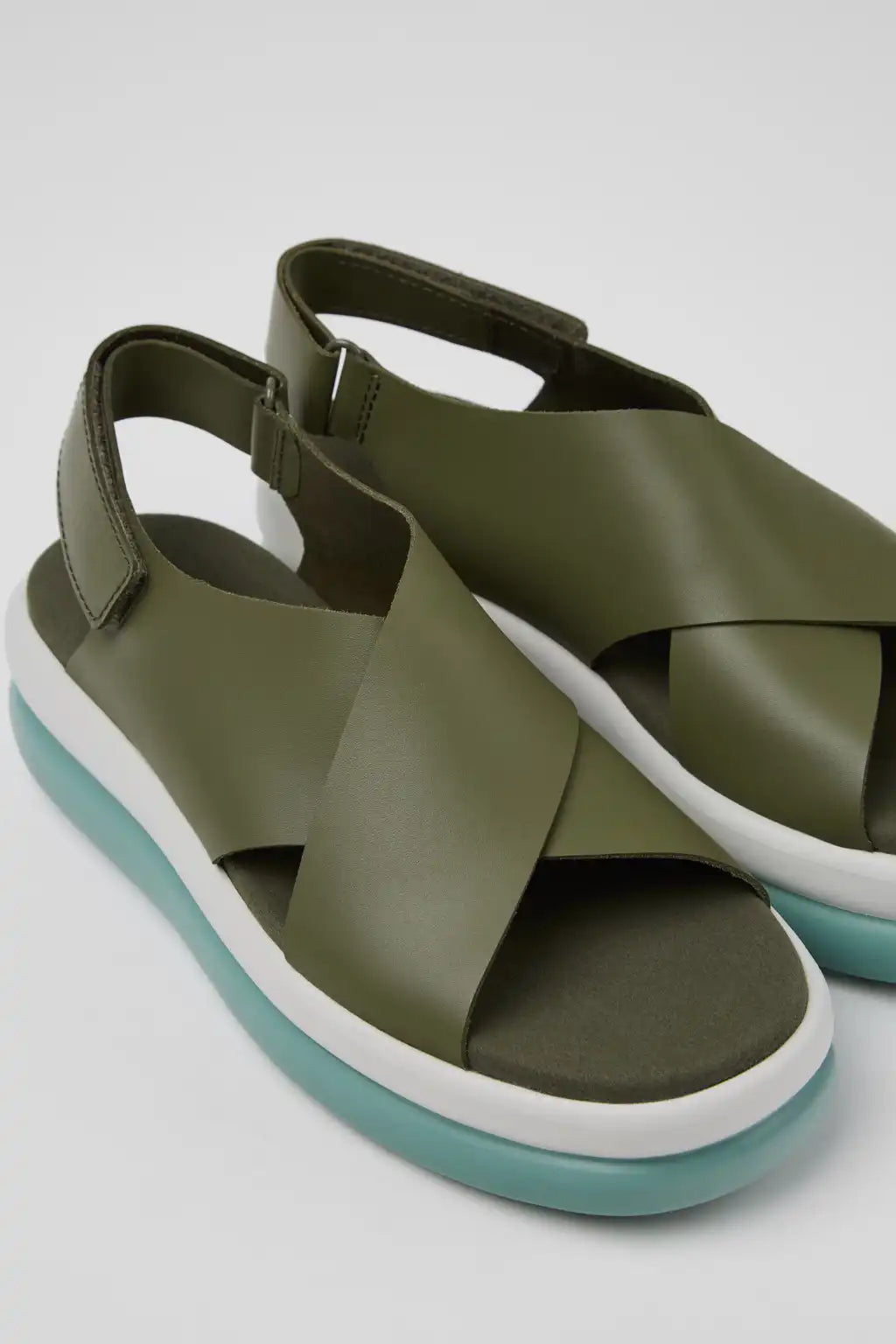 Pelotas Flota Up Black Leather Sandals for Women.
