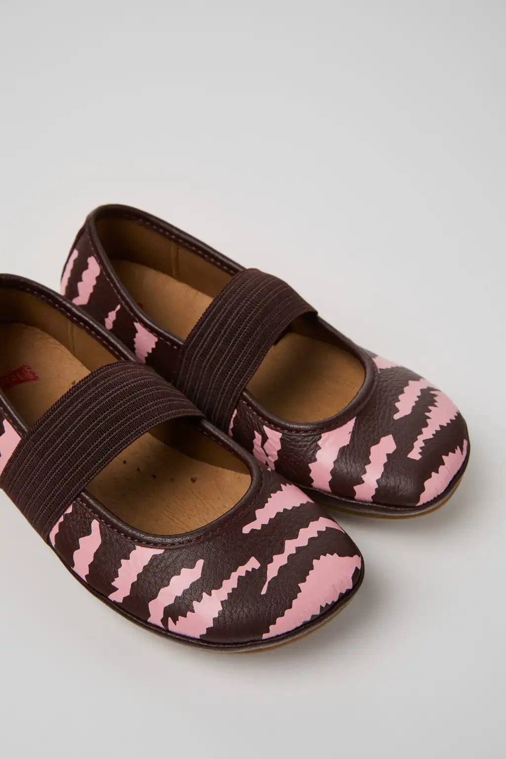 RIGHT Black Leather Ballerinas for Children.