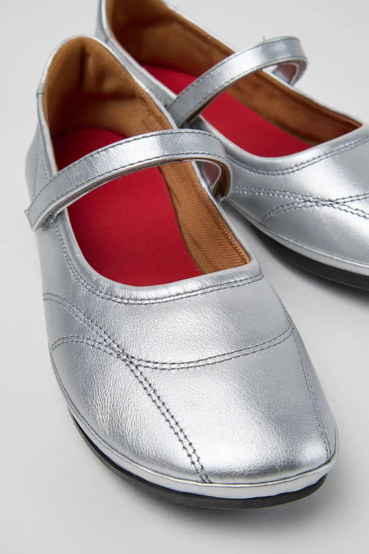 Right Nina Gray Leather Ballerinas for Women.