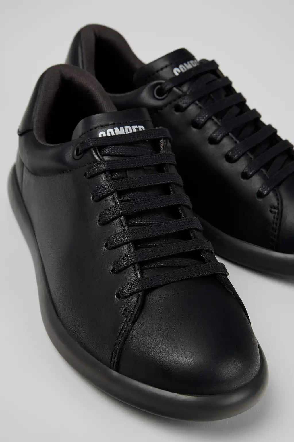 Pelotas Soller Brown Nubuck Sneakers for Women.