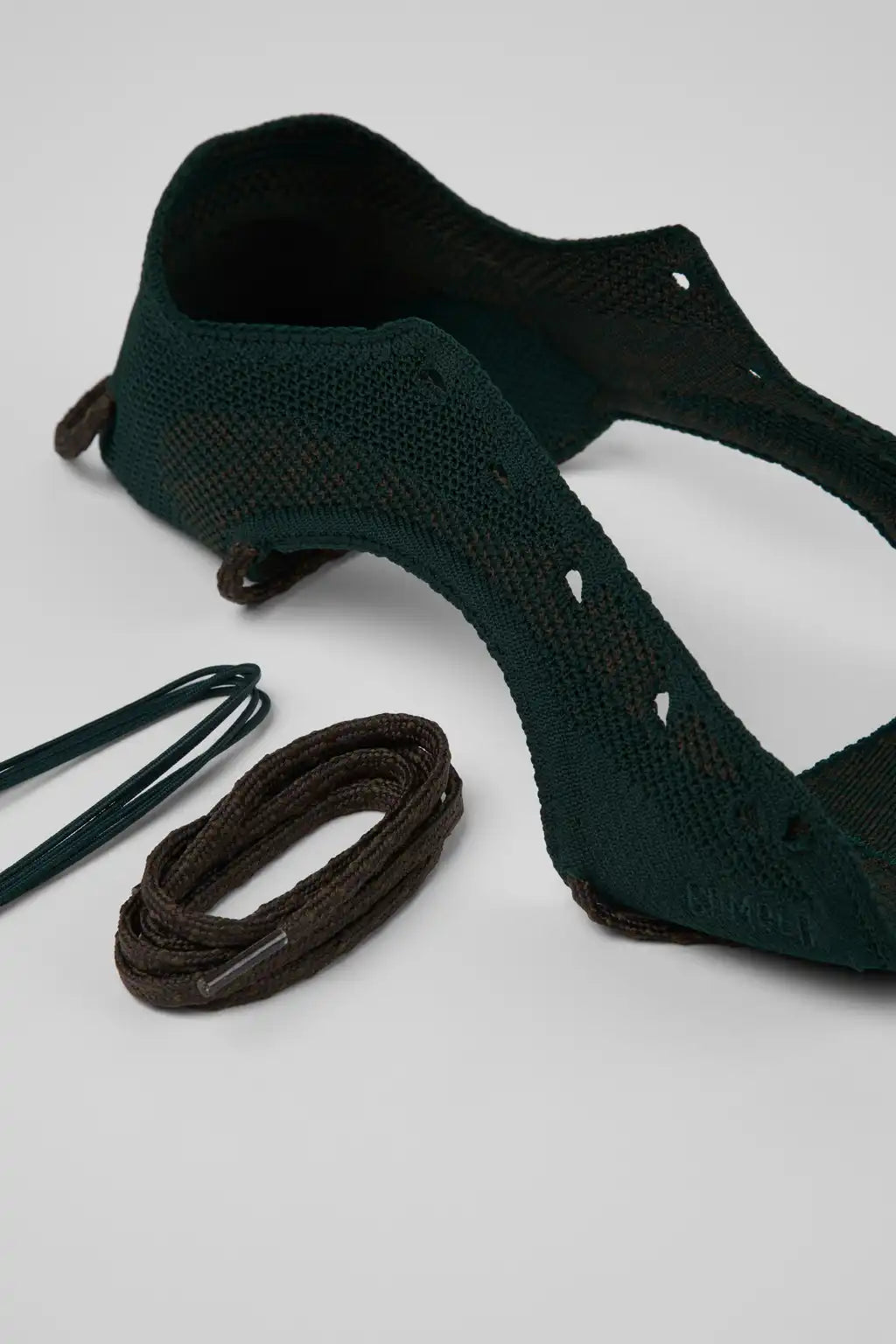 Roku Uppers Black uppers (x2) for your right and left shoes.