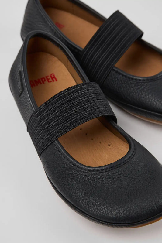 RIGHT Black Leather Ballerinas for Children.
