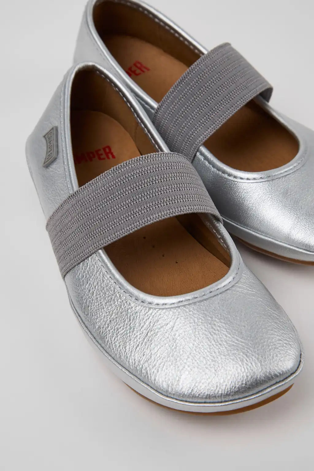 RIGHT Black Leather Ballerinas for Children.