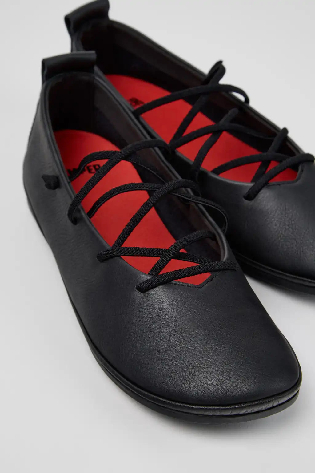 Right Nina Black Leather Ballerinas for Women.