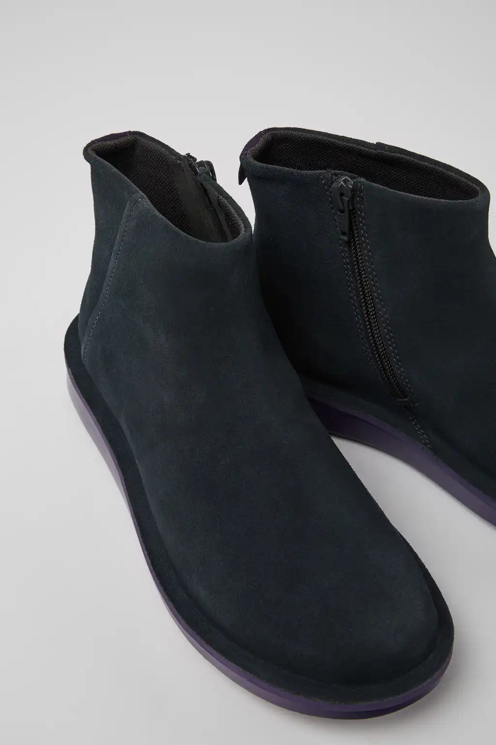 Formiga Black Leather Ankle Boots for Women.