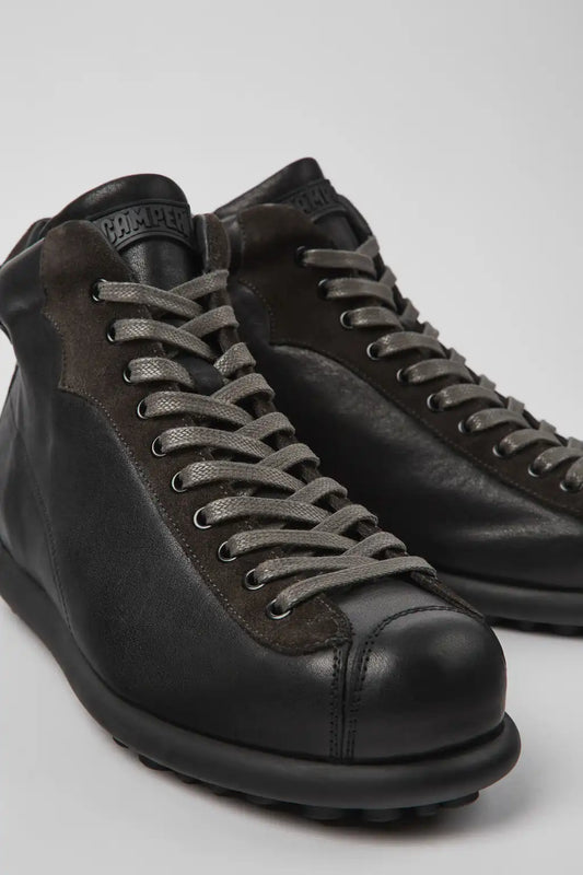 Pelotas Black Vegetable-Tanned Leather Ankle Boots for Men.
