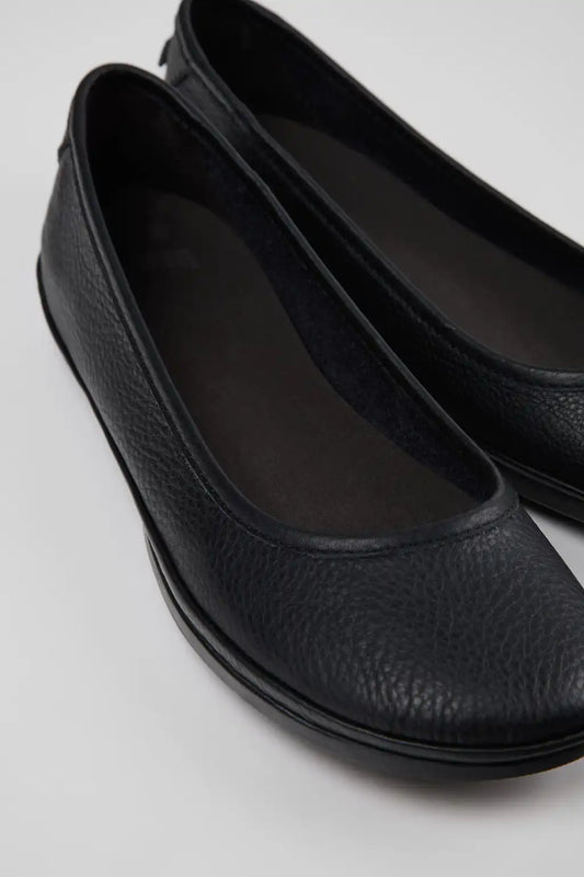 Right Black Leather Ballerinas for Women.